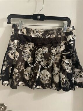 Tripp NYC small Shadow Skull Mary Chain cotton back zip Pleated Mini Skirt